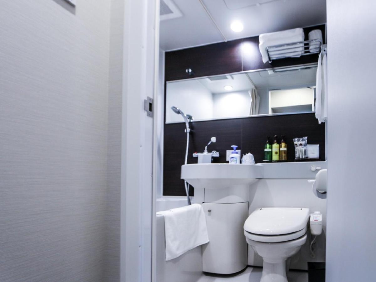 Hotel Livemax Yokohama Kannai Ekimae Экстерьер фото