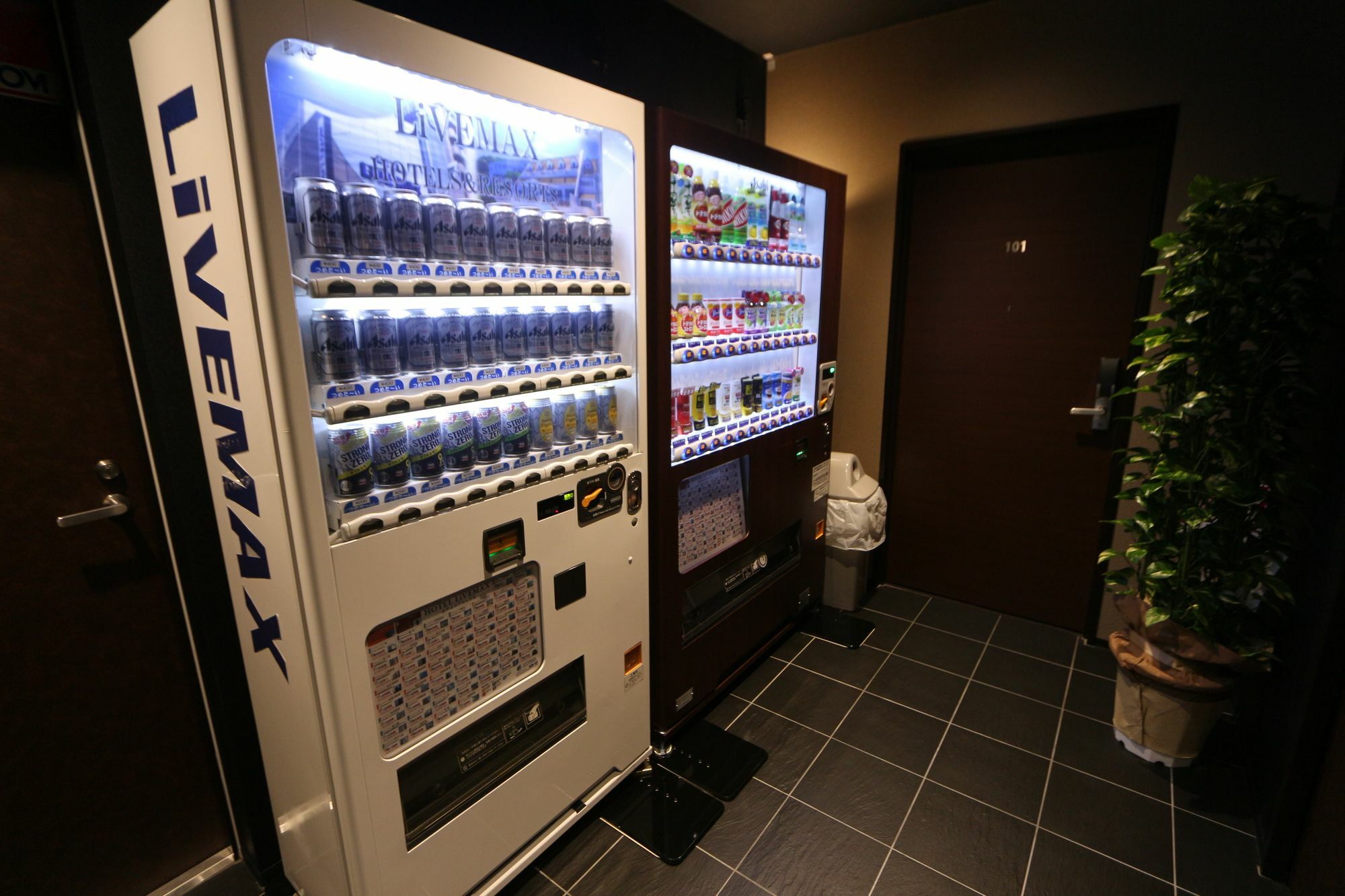 Hotel Livemax Yokohama Kannai Ekimae Экстерьер фото
